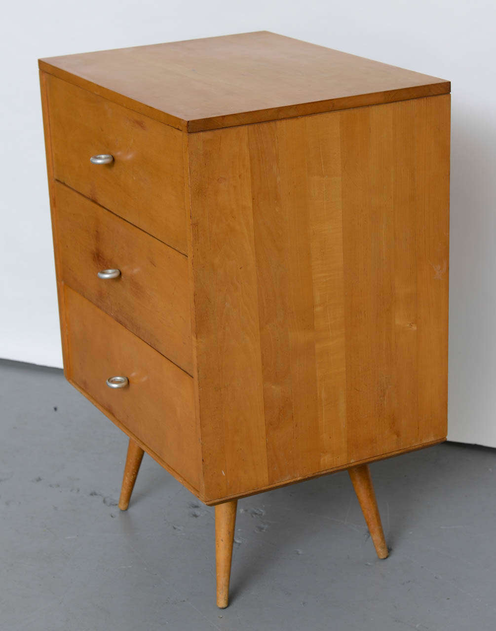 Paul Mccobb Planner Group 3 Drawer Side Table/Nightstand in Solid Maple 1950s In Good Condition In Miami, FL
