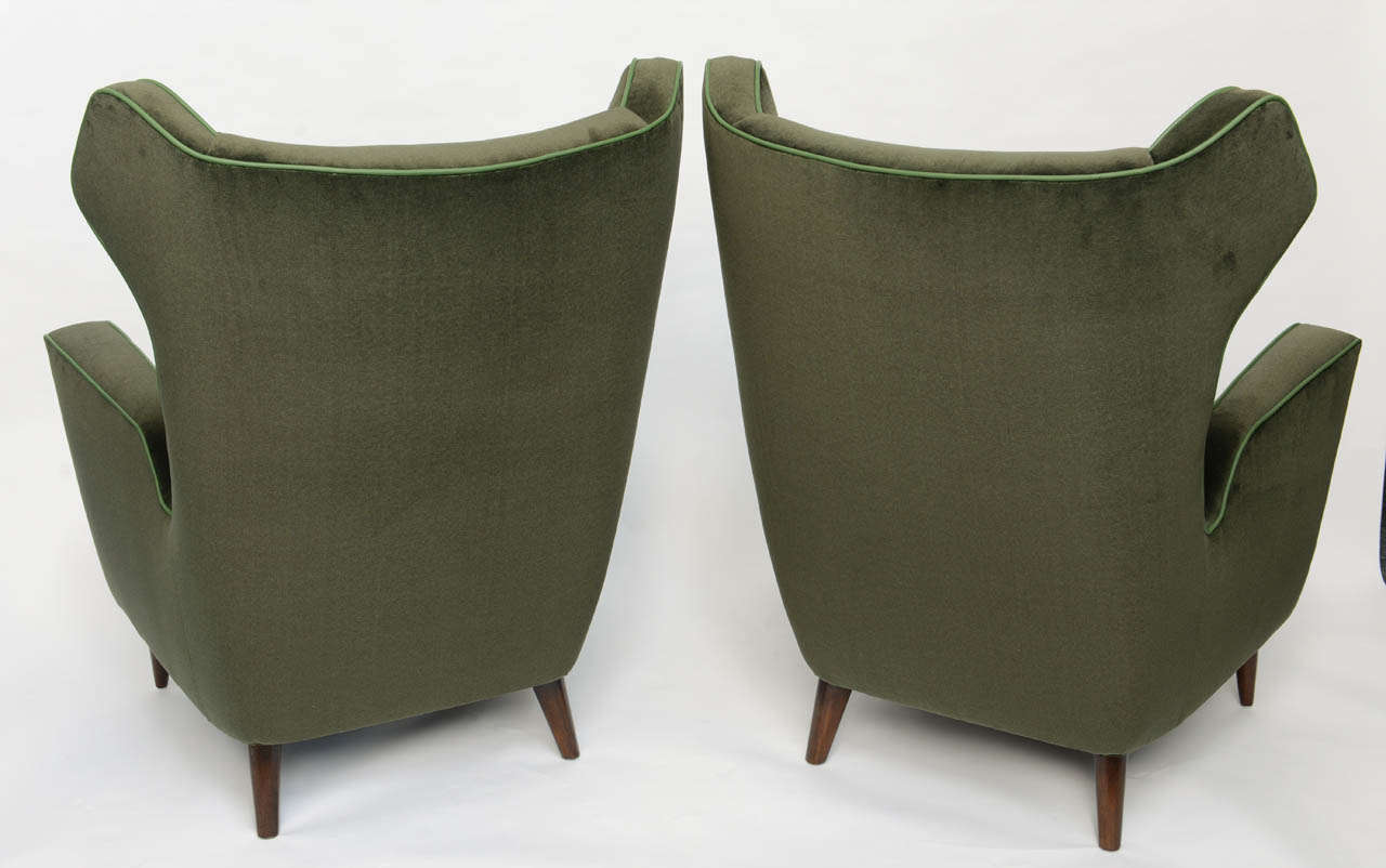 Mid-20th Century Pair of Exquisite Winged Armchairs in the Manner of Ponti