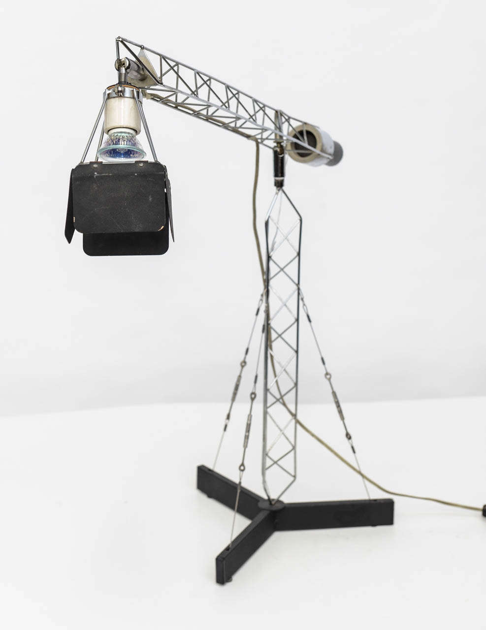 1970s art and design at its best, the crane lamp by Curtis Jere. Fully adjustable sculptural lamp. Features multi-directional pivoting light fixture complete with movable barn-doors to direct the light where you want it and a rotating crane like arm