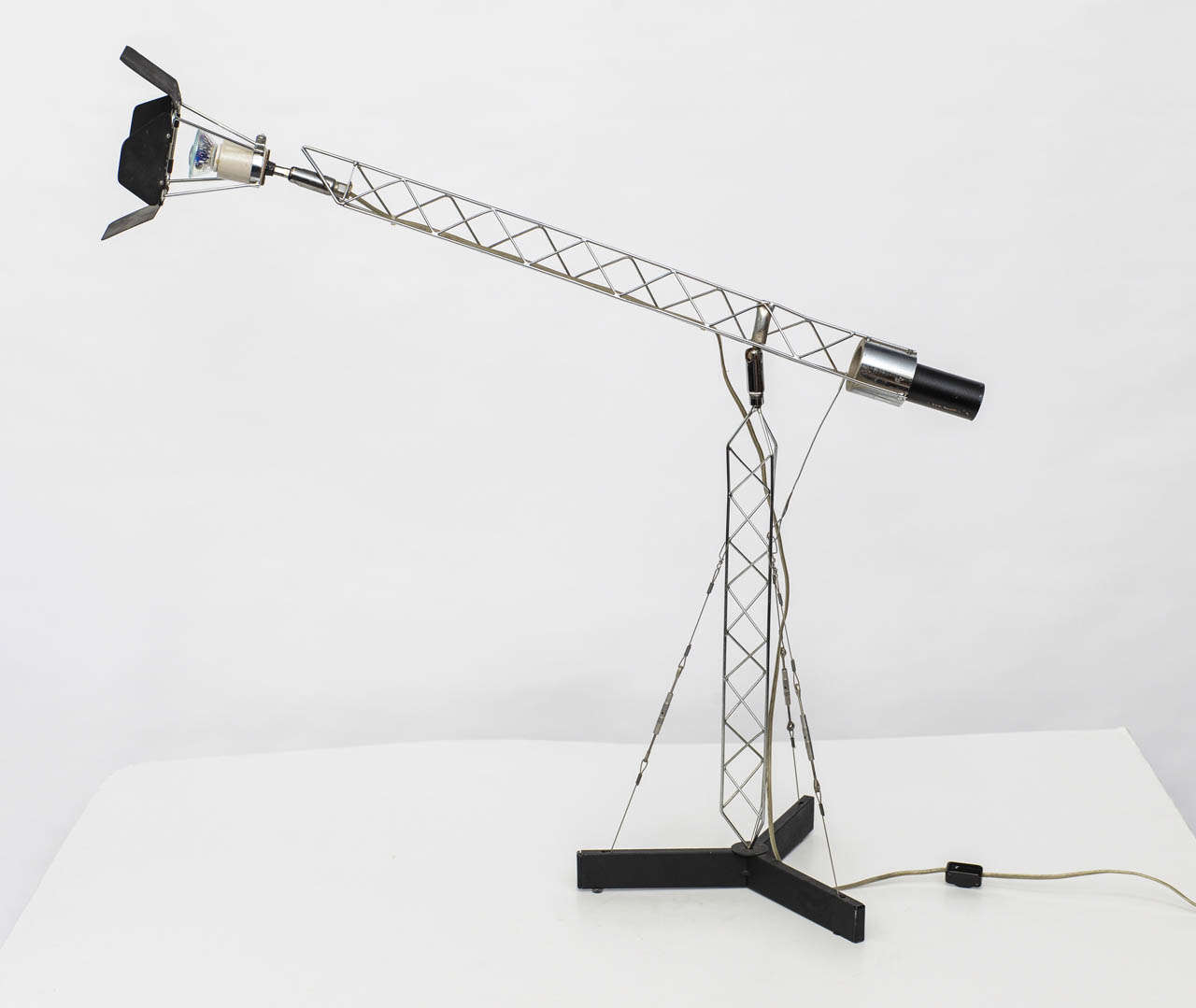 Américain Lampe de bureau vintage originale en forme de grue articulée par C. Jere en vente