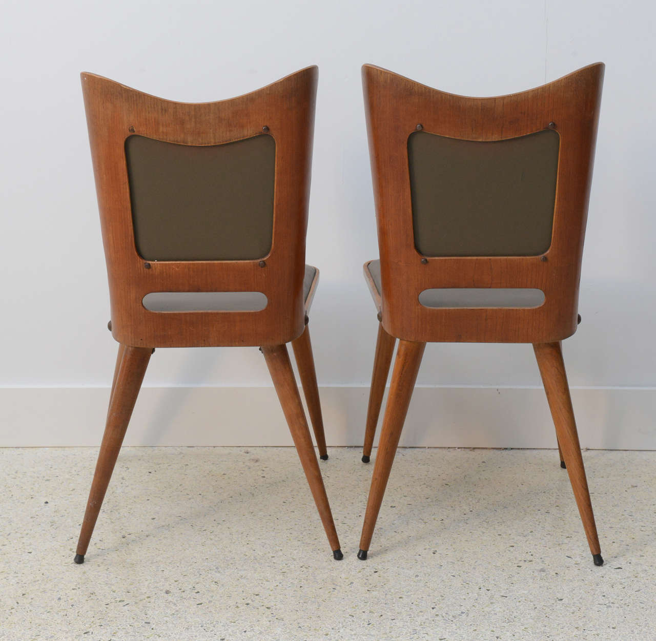 Pair of Italian Modern Walnut Side Chairs, Guglielmo Ulrich For Sale 4