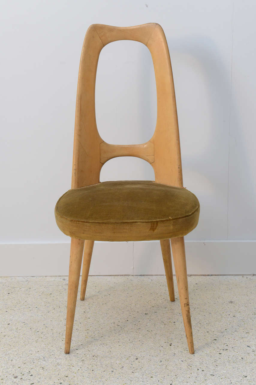 The back with oval and semicircular cut-out on severe round tapering splayed legs
literature: Guglielmo Ulrich- luca spechhetti
esempi- Roberto Aloi sedie poltrone divani
provenance- wannennes group.