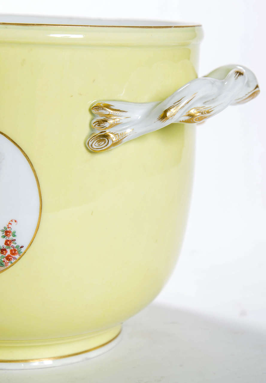 Pair of Meissen Yellow Ground Jardinieres Cachpots, 19th-20th Century For Sale 4