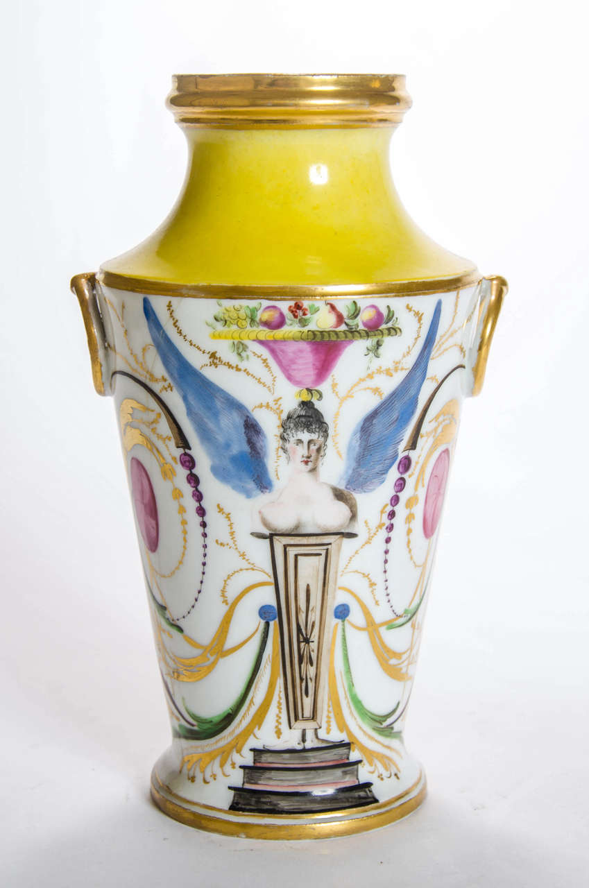 Pair of Yellow and White Ground Porcelain Vases, English, circa 1800 In Excellent Condition For Sale In London, GB
