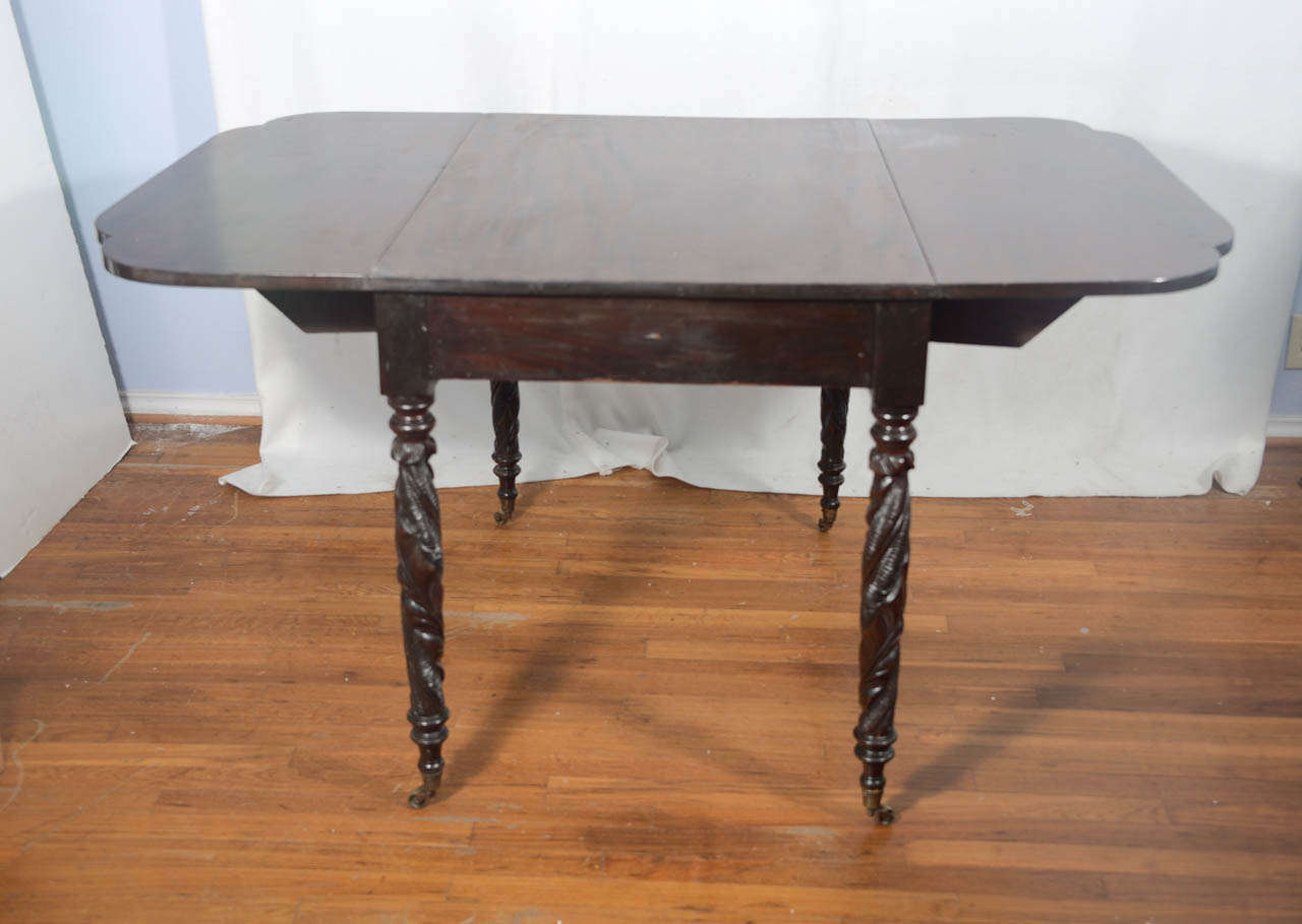 Pair of Federal Period Drop-Leaf Dining Tables In Good Condition In Austin, TX
