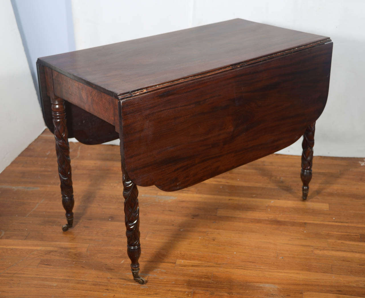 Mahogany Pair of Federal Period Drop-Leaf Dining Tables