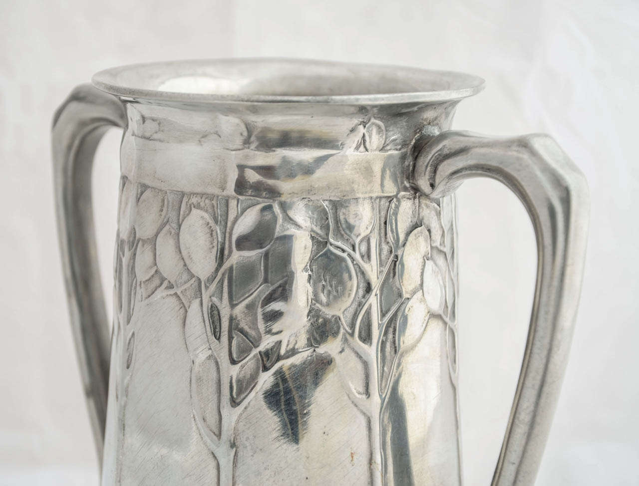 Tudric Pewter Twin Handled Mug by David Veasey for Liberty & Co. c.1900 In Fair Condition For Sale In Stratford Upon Avon, GB