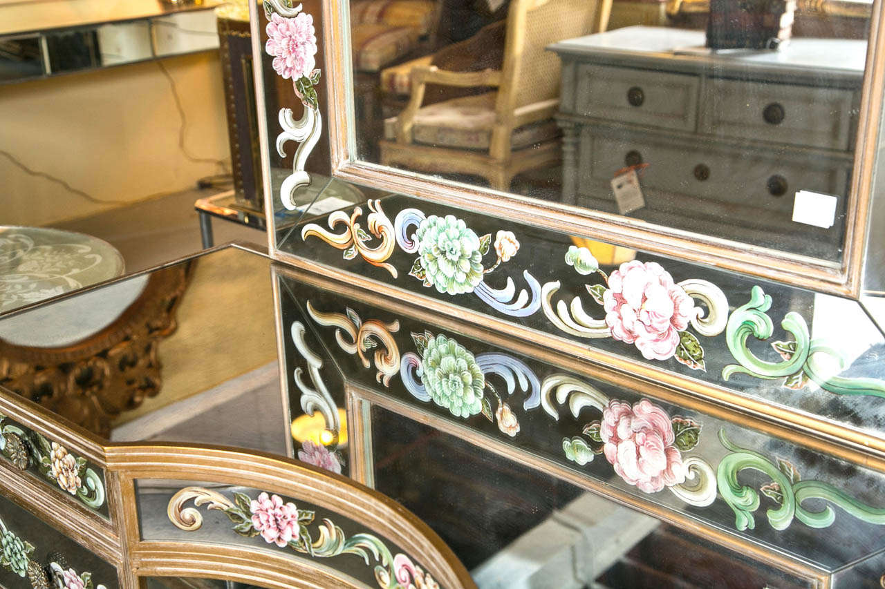 Venetian Style Mirrored Vanity Dressing Table In Good Condition In Stamford, CT