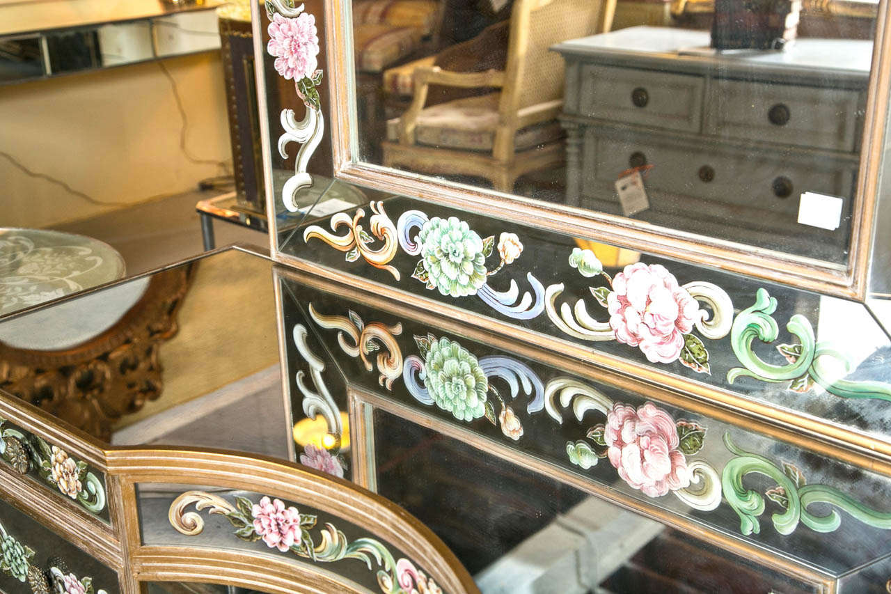 Venetian Style Mirrored Vanity Dressing Table In Good Condition In Manhasset, NY