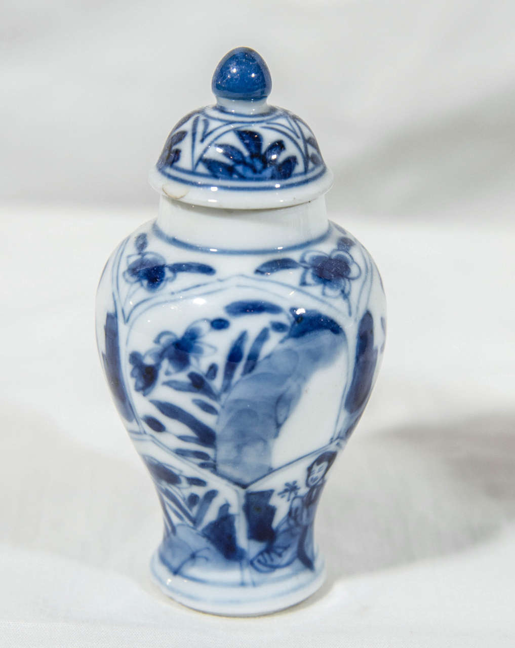 Qing Three Small Kangxi Blue and White Chinese Porcelain Covered Vases