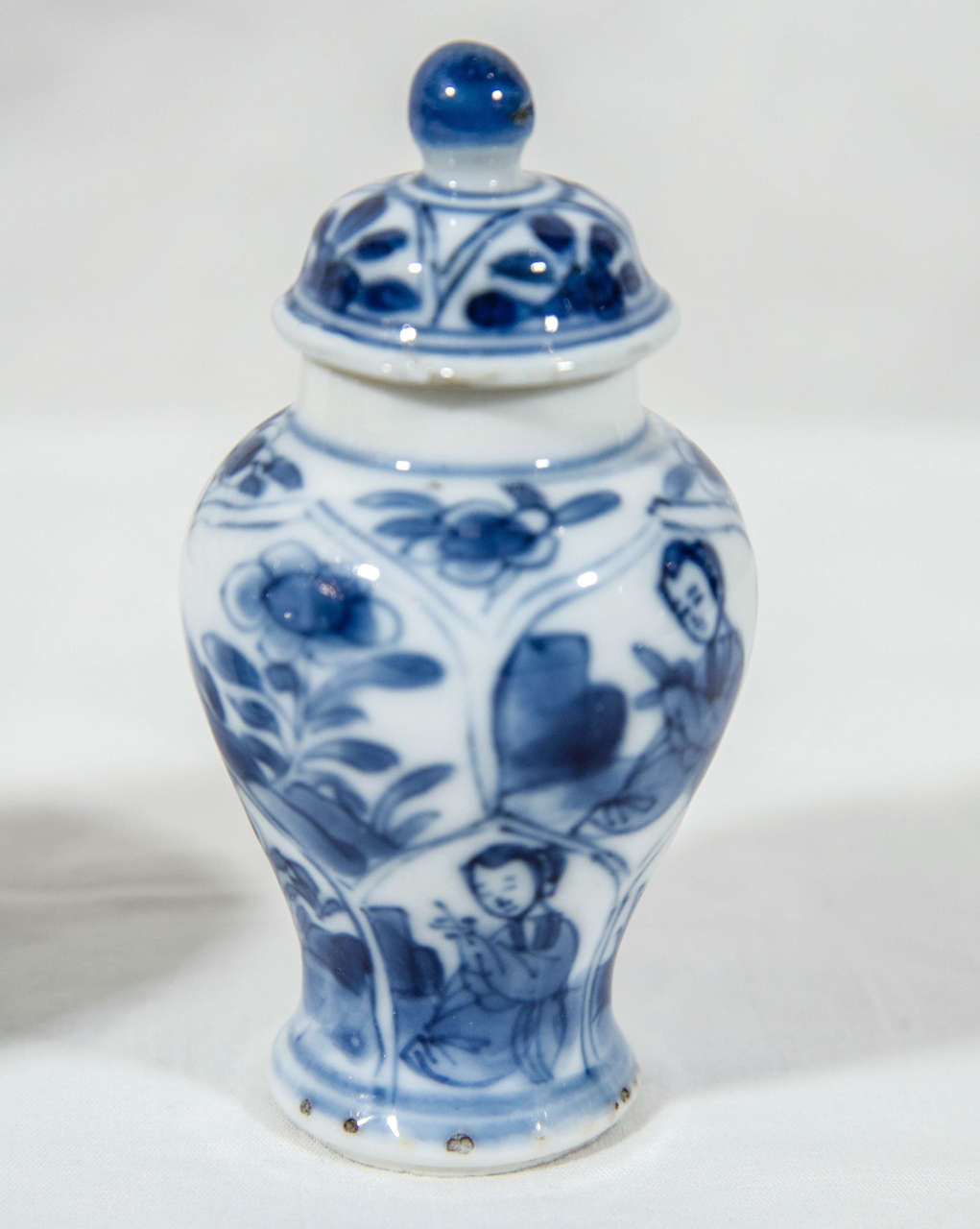 Early 18th Century Three Small Kangxi Blue and White Chinese Porcelain Covered Vases