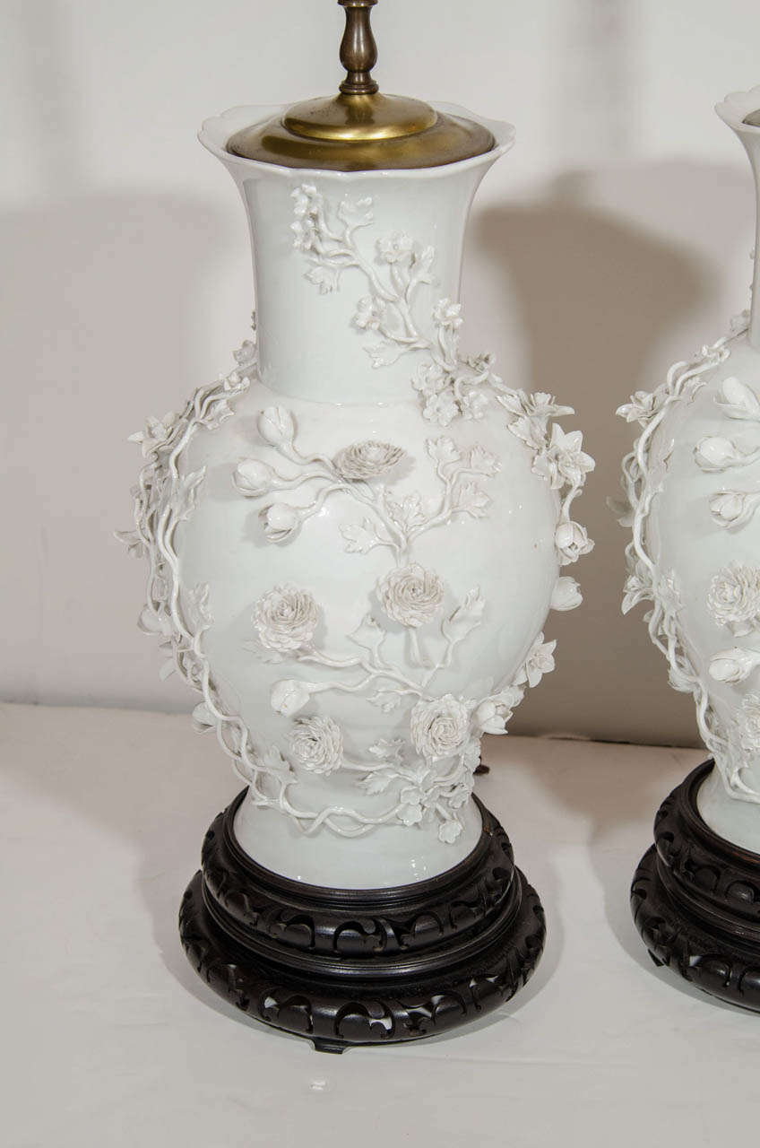 A Pair of Exquisite & Large Antique Louis XVI Chinoiserie style Chinese Blanc De Chine Porcelain lamps, 19th century For Sale 2