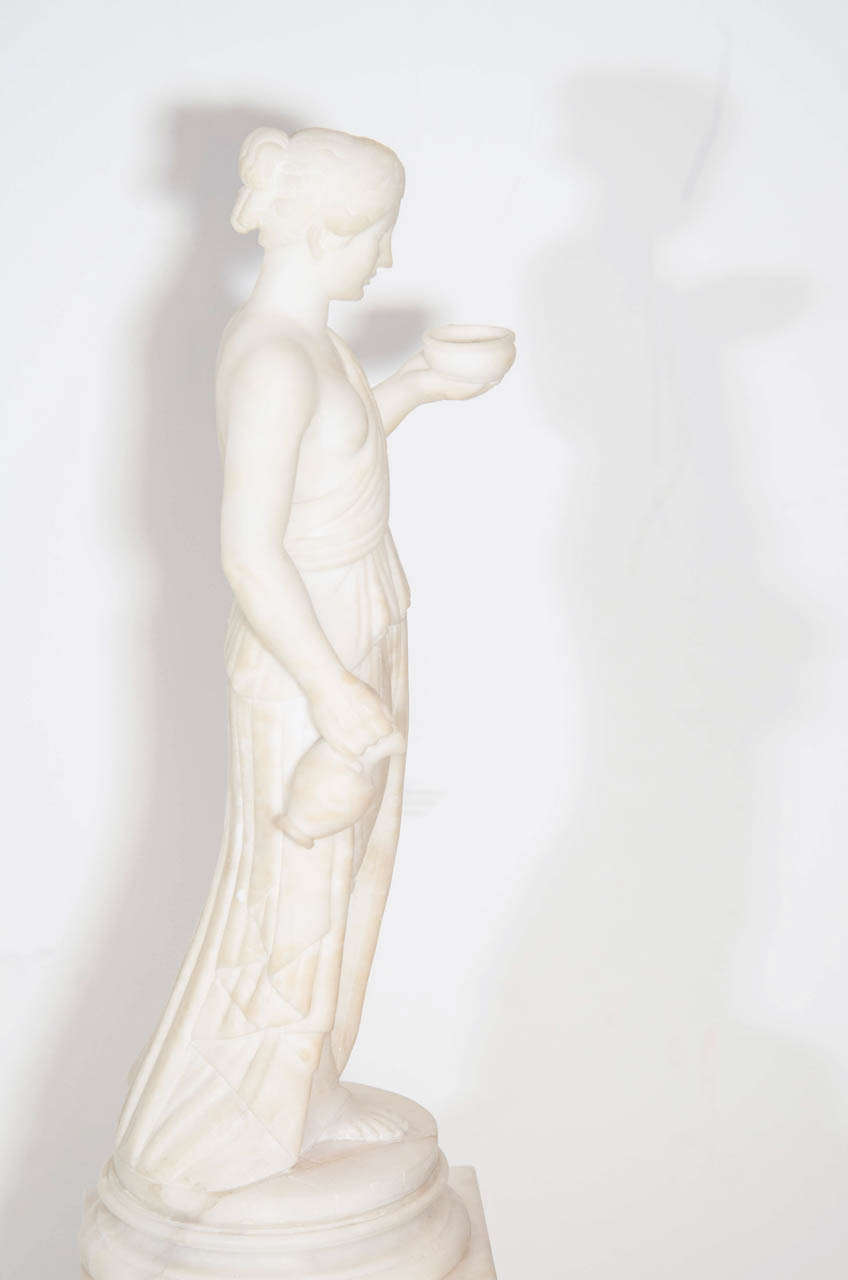 Albâtre Paire d'anciennes figures néoclassiques italiennes en albâtre sur socle en vente