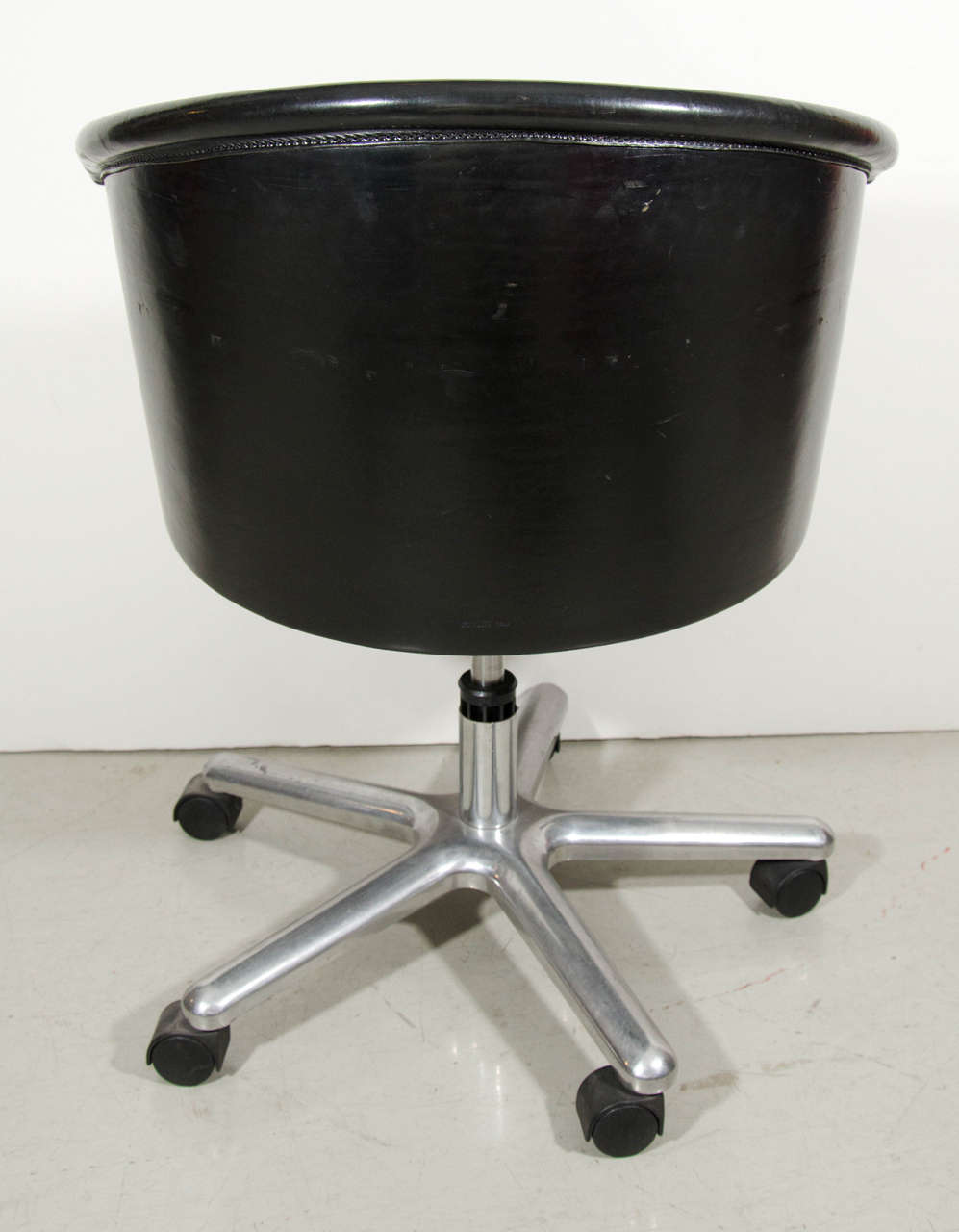 Zanotta Leather Bucket Desk Chair For Sale 1