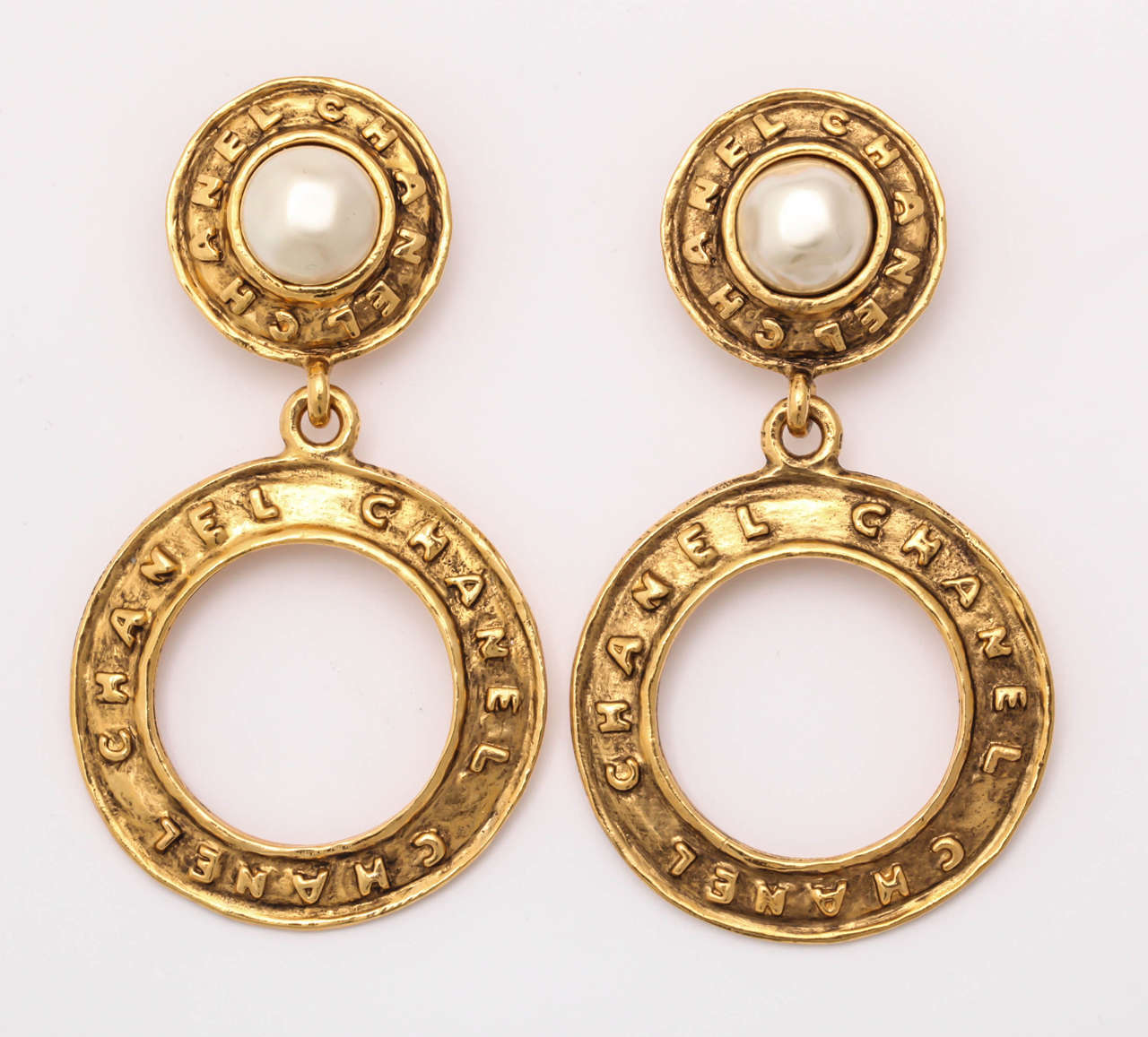 A wonderful pair of hoop earrings with faux pearl by Victoire de Castellane for Chanel.