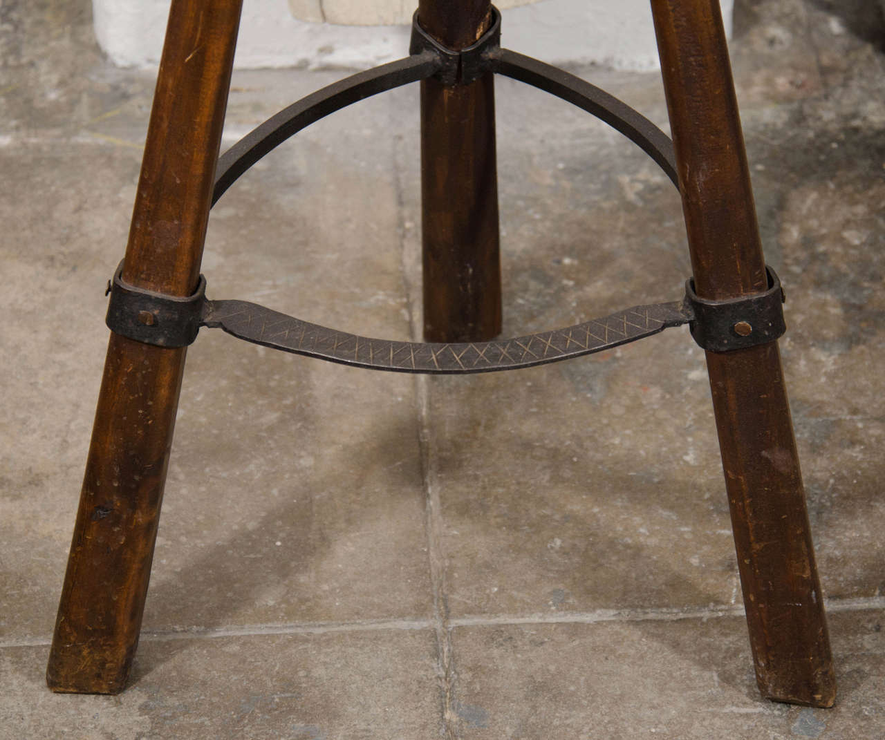 Pair of Primitive Tudor Style Stools In Good Condition In New York, NY