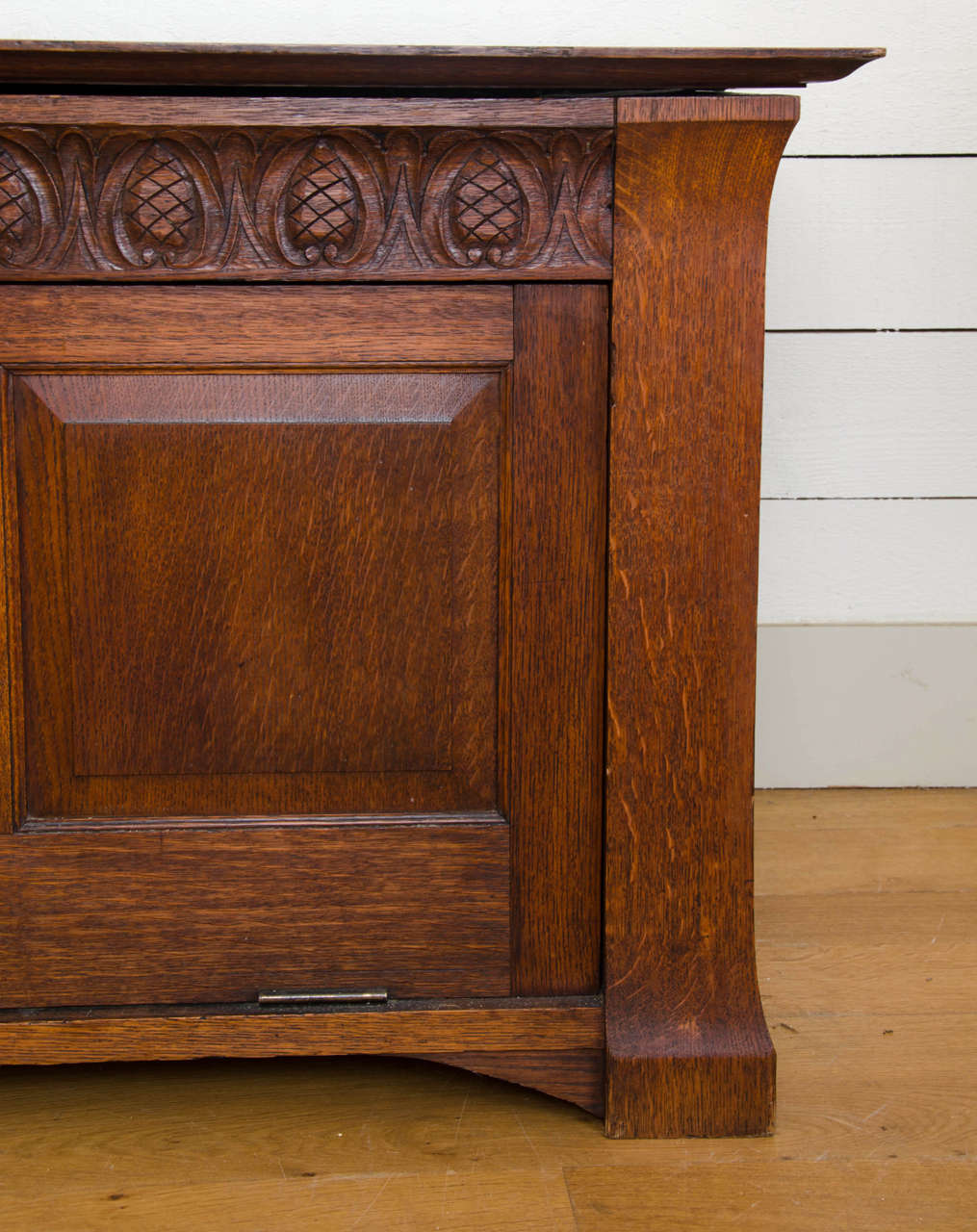 Arts and Crafts 19th Century Oak Linen Chest