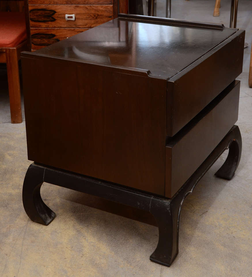 Mid-Century Modern Pair Of Asian Style Nightstands For Sale