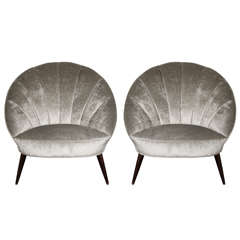 Paire de chaises d'appoint Modernist Channel Back de luxe