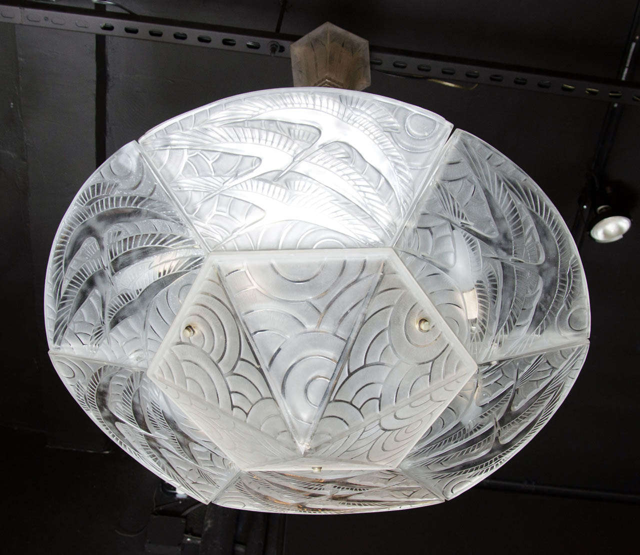 Exquisite Fine French Art Deco Chandelier by Pierre D'Avesn 1