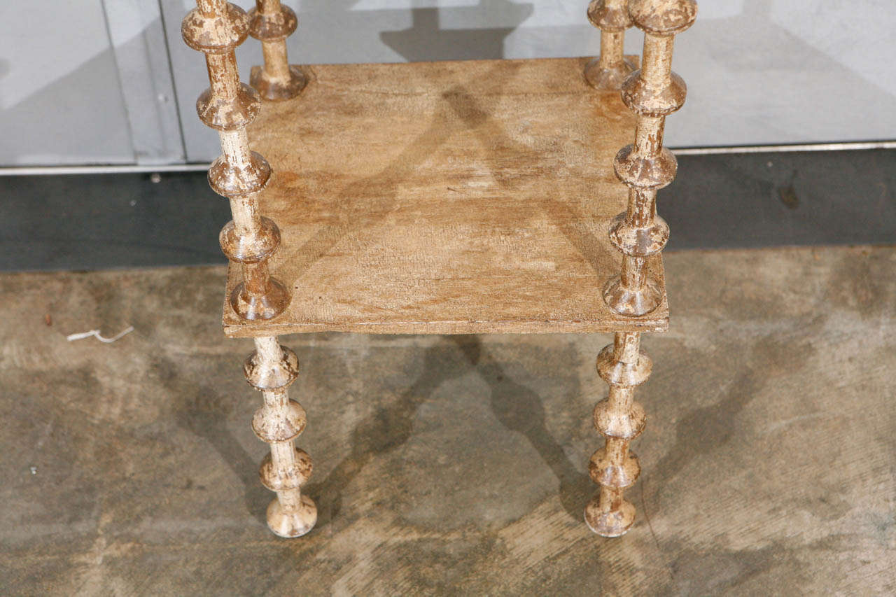 Table/tablette d'appoint en forme de bobine à coudre d'art populaire américain 1