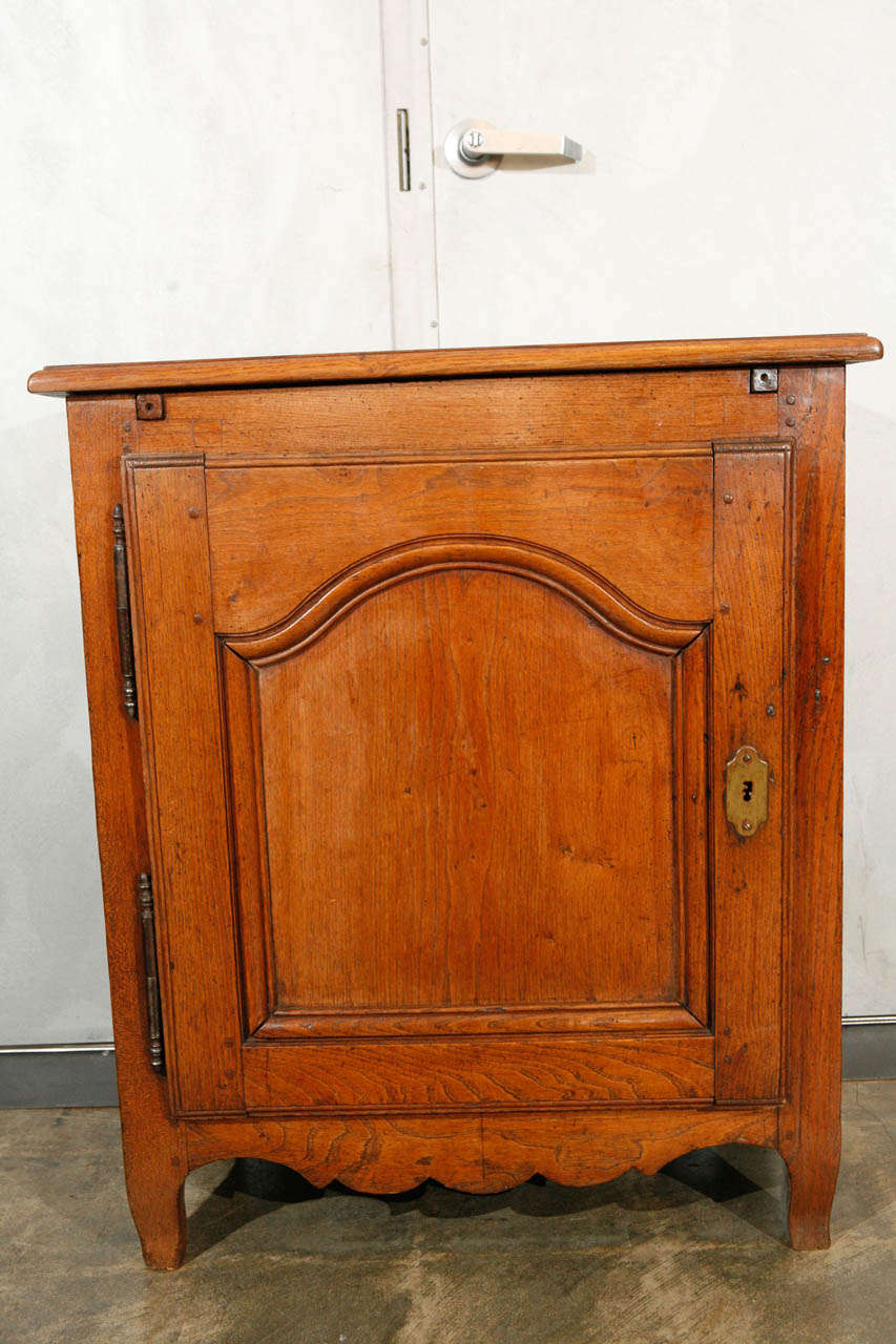 Early 19th Century French Cabinet In Good Condition In Culver City, CA