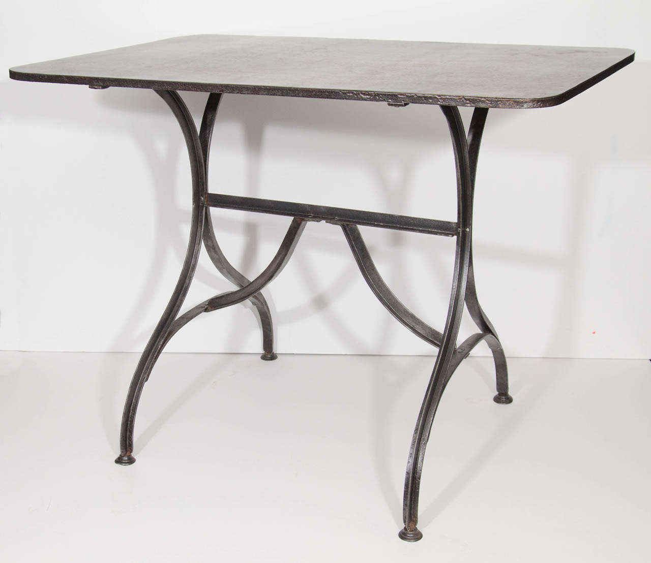 French metal Bistro table with rounded corners.