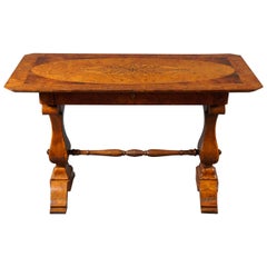 Bureau Biedermeier avec broussin et incrustation
