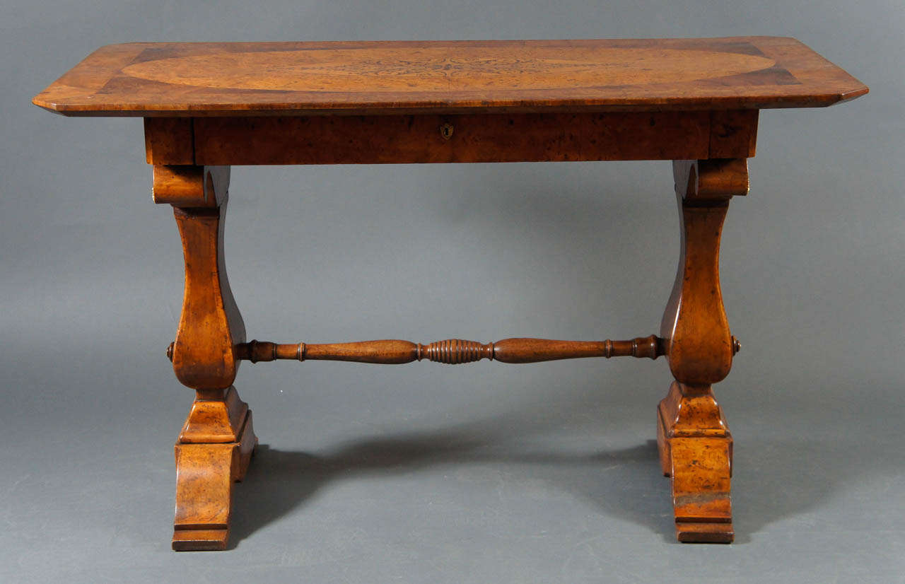 Biedermeier Desk with Burl and Inlay In Excellent Condition For Sale In Hudson, NY