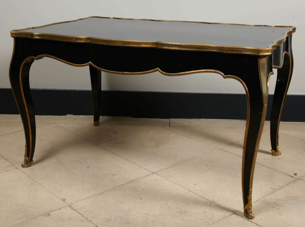 Very fine coffee table , black lacquered wood , fine bronze elements,
Louis 15 style ,one old scratch (see photos).
Stamped 