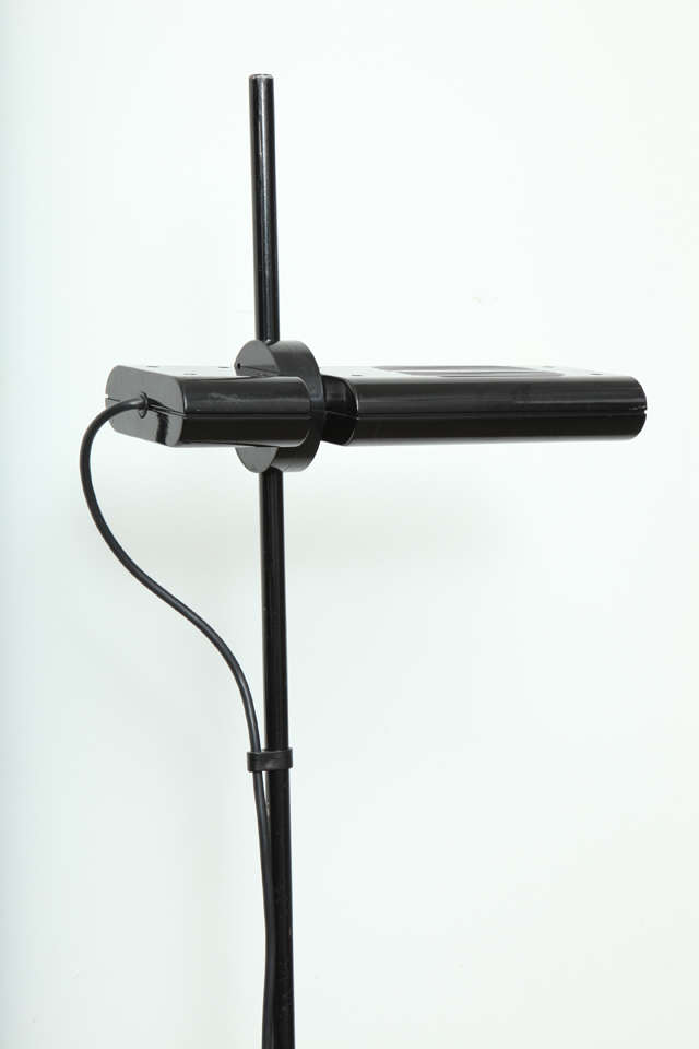 Minimalist Black Floor Lamp by Artemide In Good Condition In New York, NY