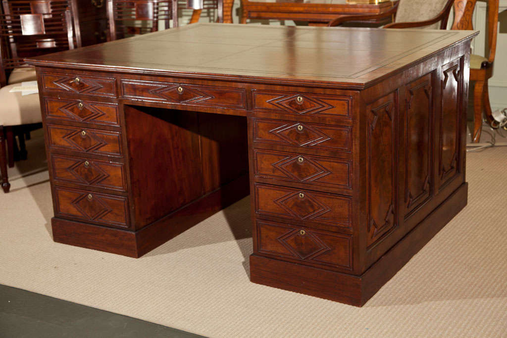 Late 19th Century Mahogany and Leather Partners Desk In Good Condition In Stamford, CT