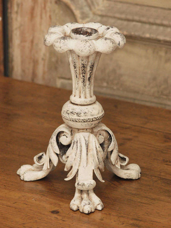 Pair of Italian Painted Iron 19th Century Candlesticks With Leaf Motifs In Good Condition For Sale In New Orleans, LA