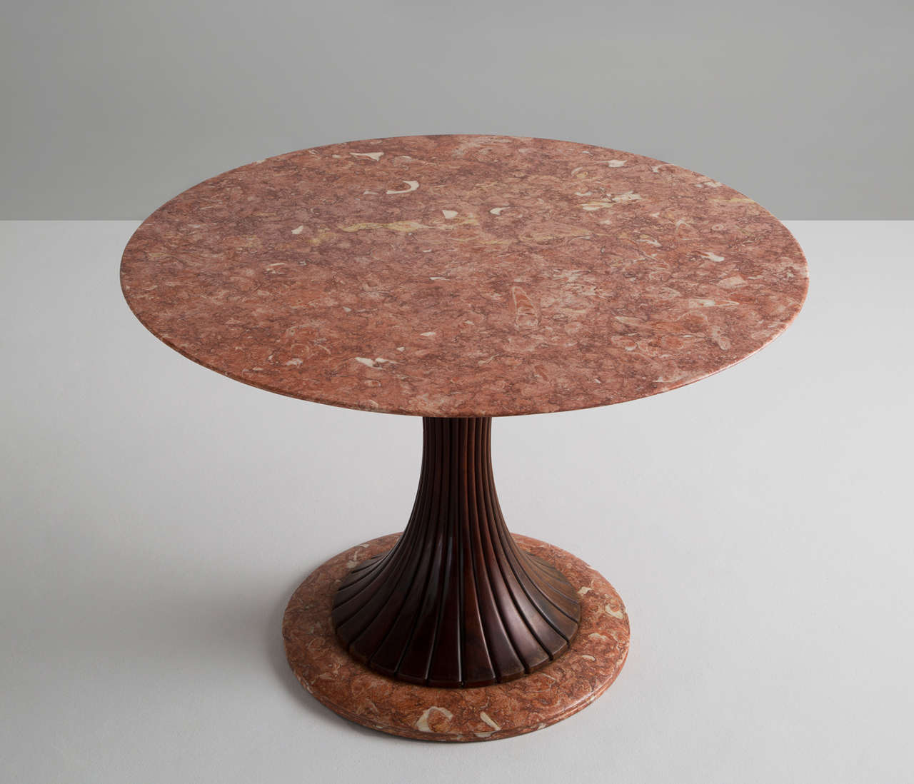 A very nice dining table by Osvaldo Borsani for Arredamento Borsani.

Osvaldo Borsani is known for his modernist designs at Tecno Milano. Before he began Tecno with his twin brother, Osvaldo designed furniture at his fathers cabinetry Atelier