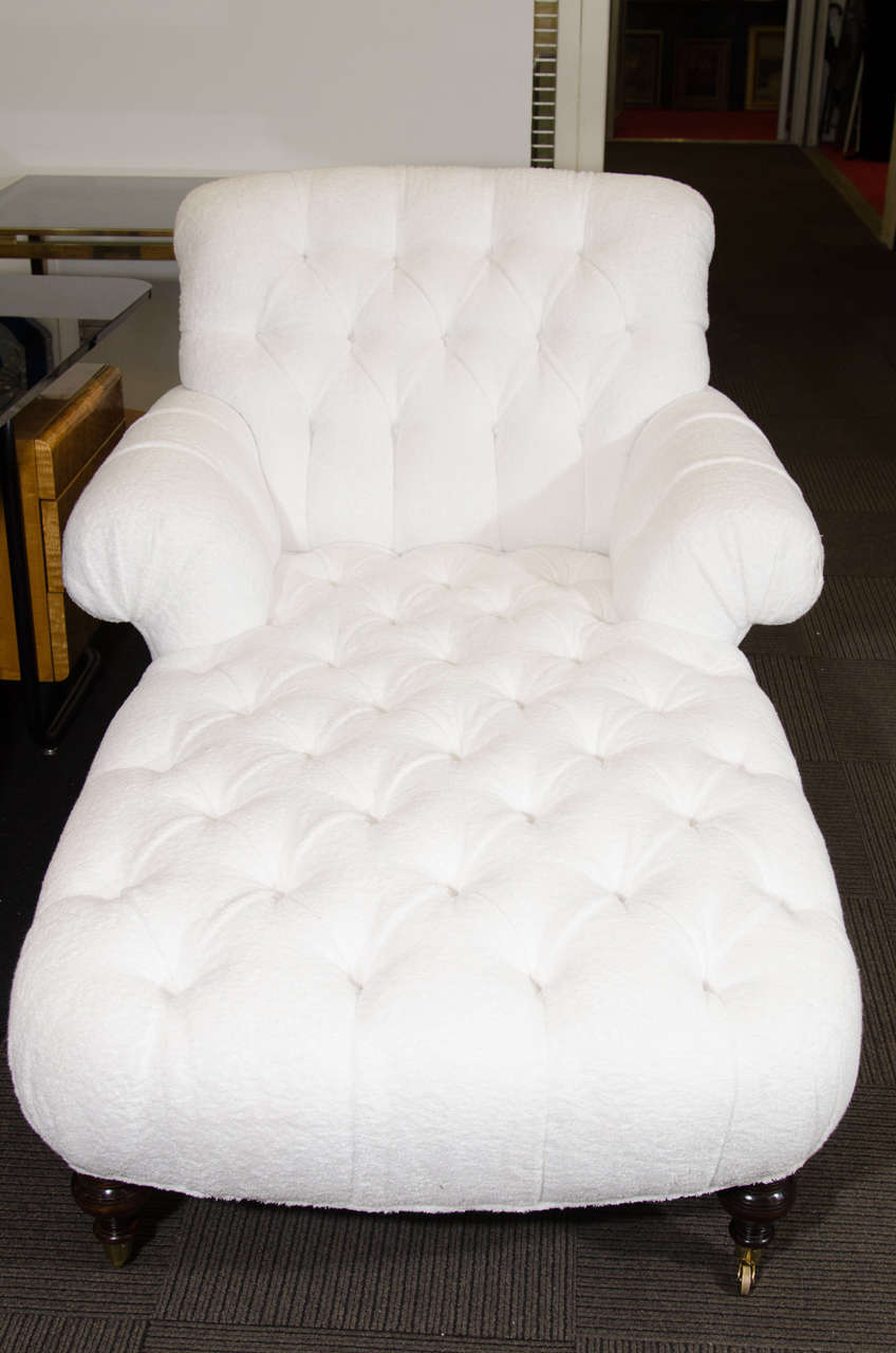 Exceptional White Tufted Terrycloth Recamier In Excellent Condition For Sale In Mount Penn, PA