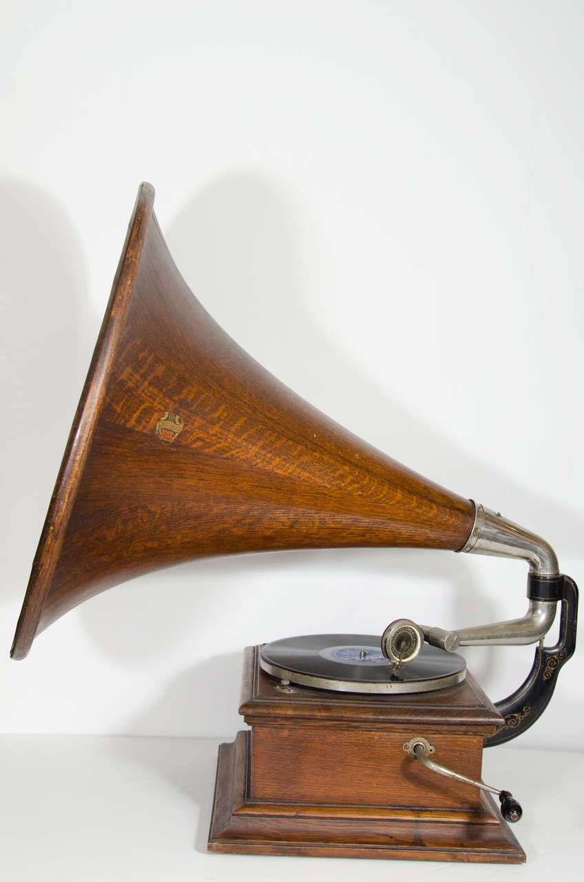 An antique Victor II phonograph with original label on front and a solid oak horn, circa 1907-1912.

Good condition with age appropriate wear and patina. The phonograph is in working order.