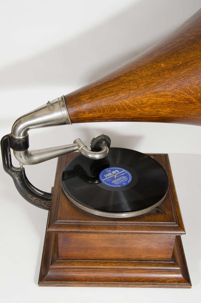 phonograph horn