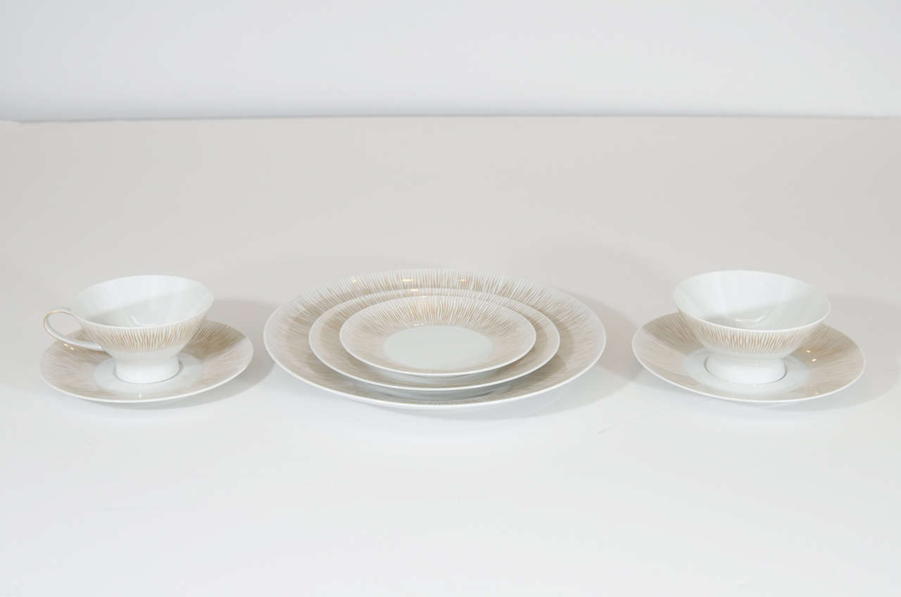 A set of Goldstrahlen pattern Rosenthal dinnerware including: dinner plates, bread plates, salad plates, soup bowls and saucers, tea cups and saucers. Good vintage condition.

14 dinner plates.
13 soup bowls.
14 soup saucers.
6 tea cups.
6 tea