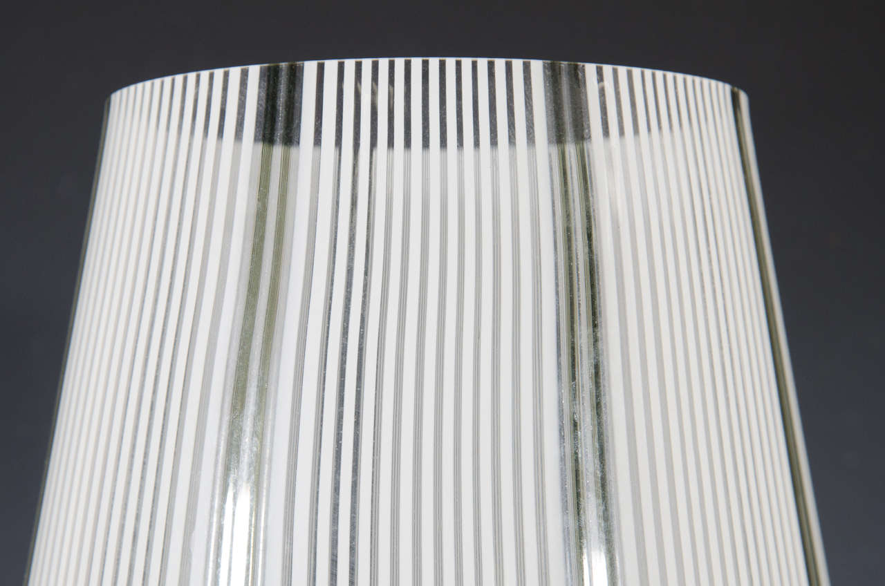A Midcentury Pair of White Murano Glass Striped Table Lamps In Good Condition In New York, NY