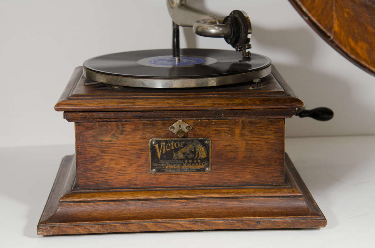 Antique Victor II Phonograph with Oak Horn at 1stdibs