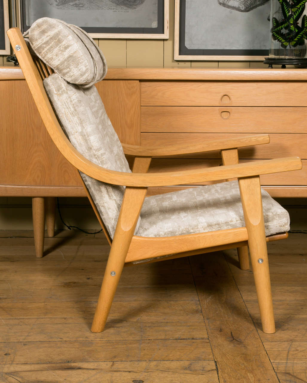 Mid-20th Century Hans Wegner Armchair Model GE530 with Matching Footstool in Clear Oak