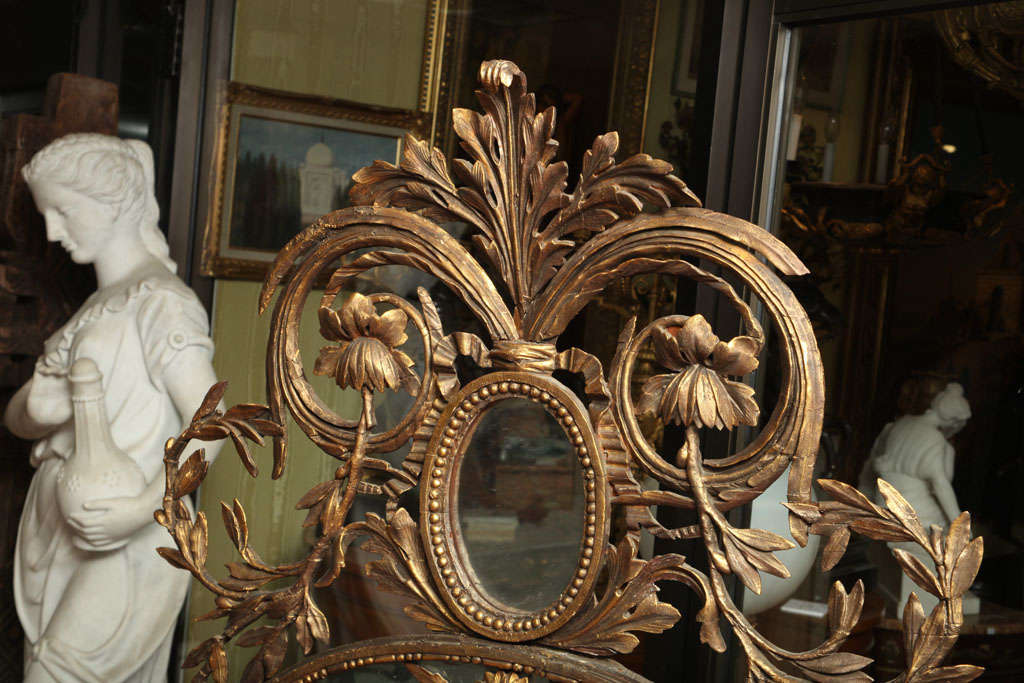 Fine Italian 18th Century Giltwood Mirror In Fair Condition In New York, NY