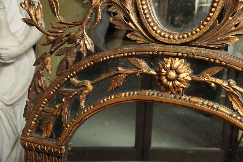 Gesso Fine Italian 18th Century Giltwood Mirror