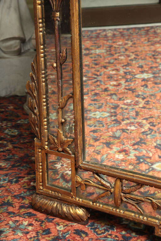 Fine Italian 18th Century Giltwood Mirror 1