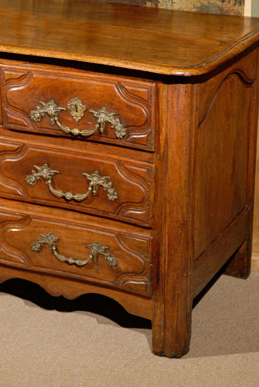 Hand-Carved Mid 18th Century French Louis XV Walnut Commode For Sale