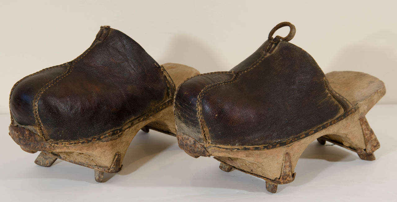 Quirky rice paddy clogs from Hunan Province, c. 1920.  Fabulous and unusual objects.
M108