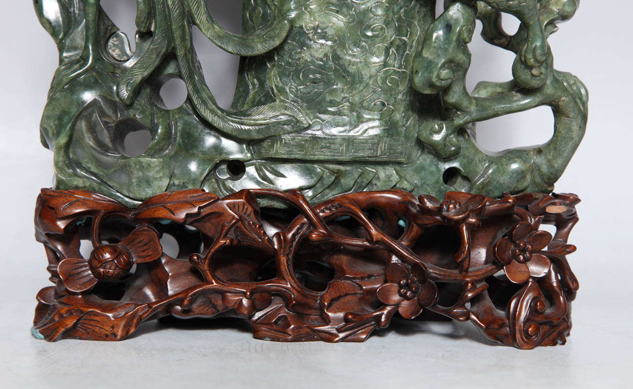 Chinesische Vase aus Spinach-Jade mit Phönixvogel und Drachen, der die Unsterblichkeit repräsentiert im Angebot 3