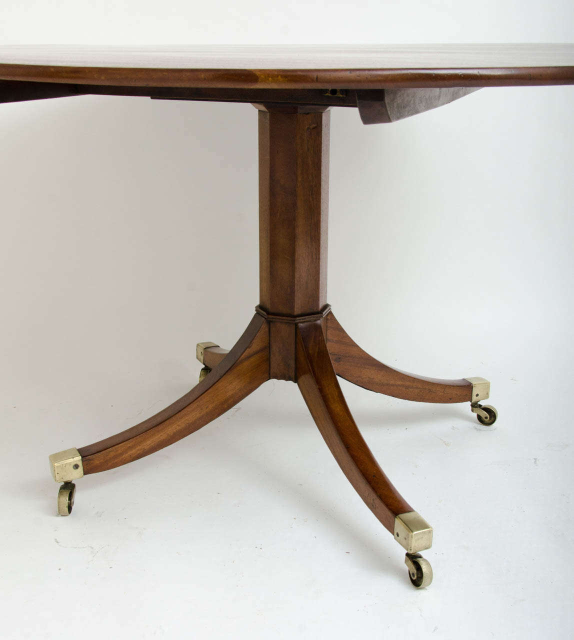 Early 19th Century Regency Mahogany Center Table In Good Condition In East Hampton, NY