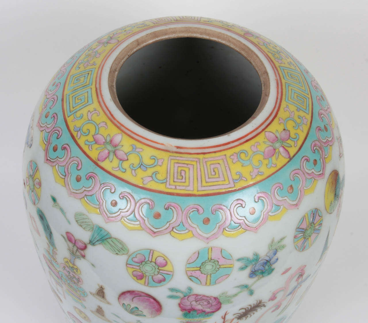 Vase à jarre de la famille rose chinoise Excellent état à New York, NY