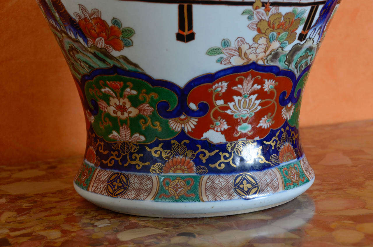 A Large Japanese Imari Vase 19th Century 1